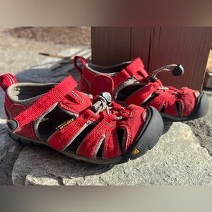 Keen sandals- great condition- kids size 12- water friendly Red!
